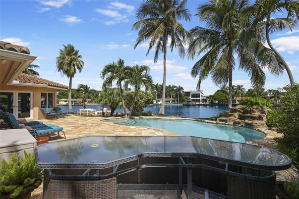 Exterior, Lake, Pool