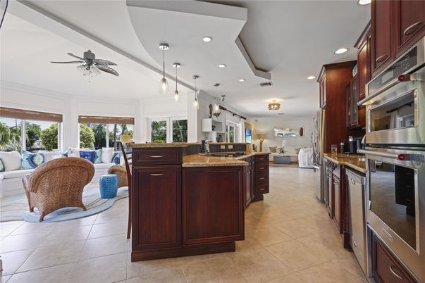 Interior, Kitchen, Living room, Pendant Lights, Recessed Lighting, Stainless Steel Appliances