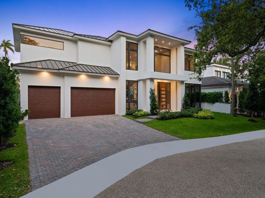 Attached, Exterior, Facade, Modern