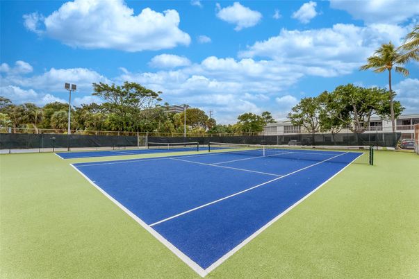 Exterior, Tennis Courts