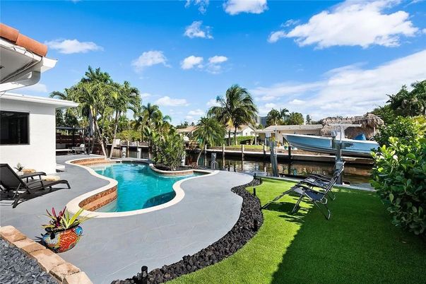Exterior, Pool, Water
