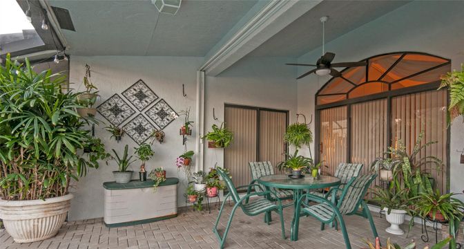 Dining room, Exterior