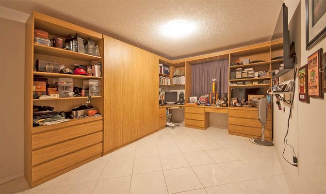 Home Office, Interior