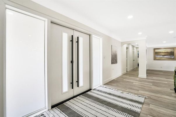 Interior, Recessed Lighting, Wood Texture Flooring