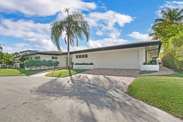 Attached, Exterior, Facade, Ranch