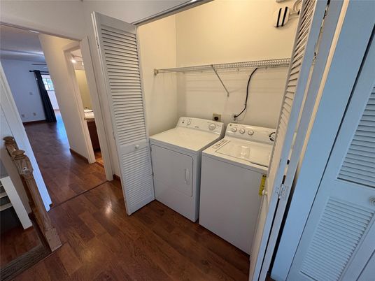 Interior, Utility Closets, Washer, Wood Texture Flooring