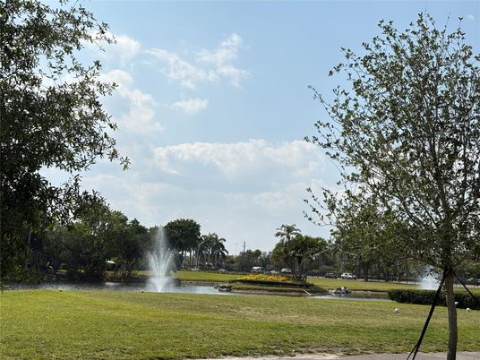 Exterior, Lake