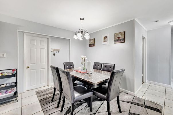 Chandelier, Dining room, Interior, Pendant Lights