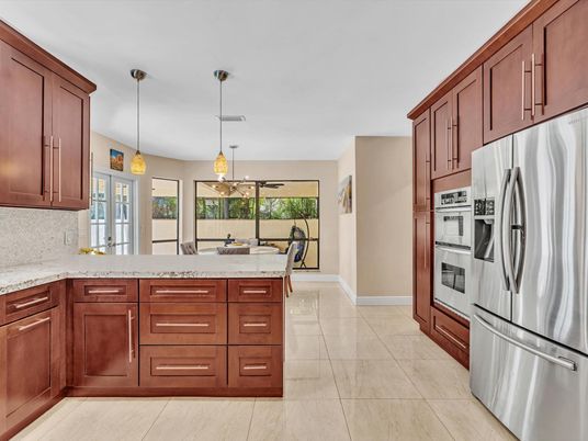Dining room, Interior, Kitchen, Pendant Lights, Stainless Steel Appliances