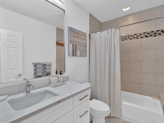 Bathroom, Interior, Recessed Lighting