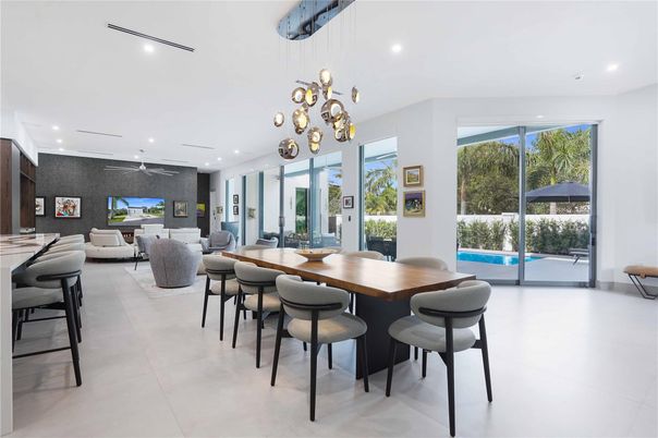 Dining room, Interior, Living room, Pendant Lights, Recessed Lighting