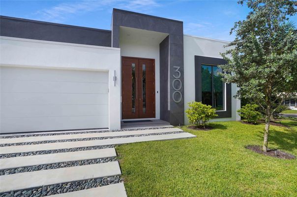 Attached, Exterior, Facade, Modern