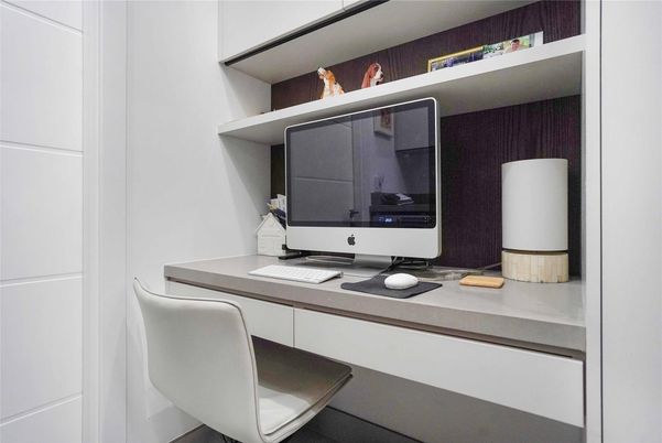 Home Office, Interior