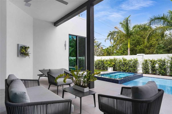 Exterior, Pool