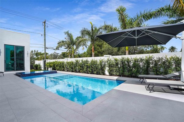 Exterior, Pool