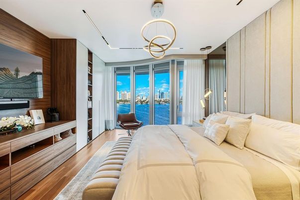 Bedroom, Interior, Pendant Lights, Water, Wood Texture Flooring