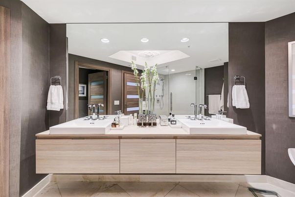 Bathroom, Dual Sink Vanities, Interior, Recessed Lighting