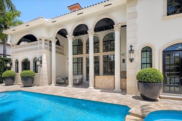 Exterior, Pool
