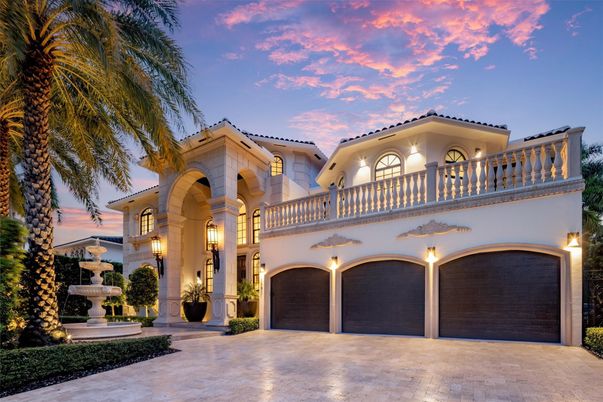 Attached, Exterior, Facade, Mediterranean