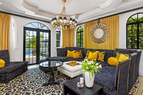 Chandelier, Interior, Living room