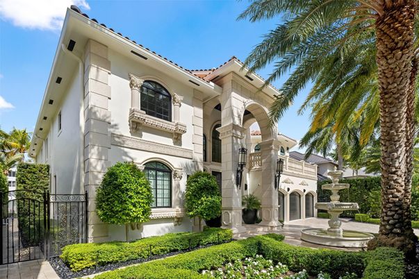 Exterior, Facade, Mediterranean