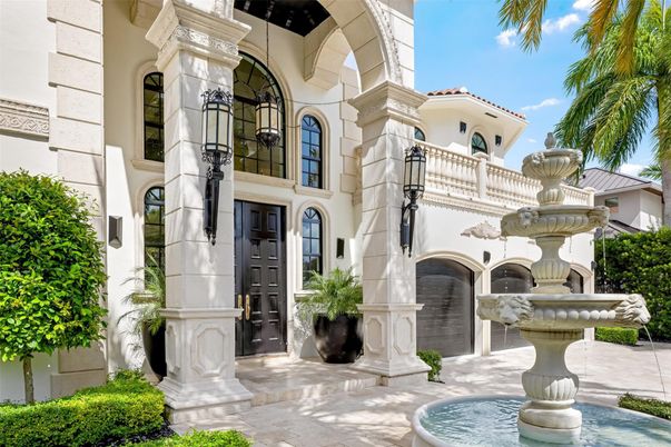 Exterior, Facade, Mediterranean