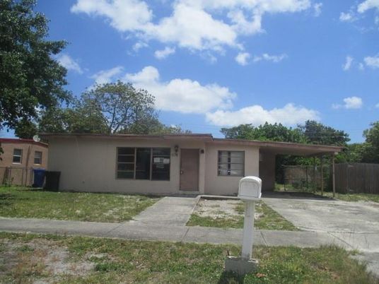 Backyard, Exterior, Facade, Ranch