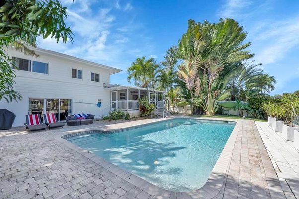 Exterior, Pool
