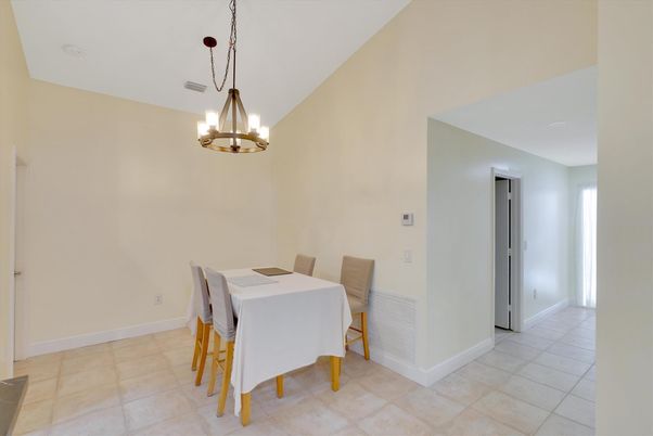 Chandelier, Dining room, Interior, Pendant Lights