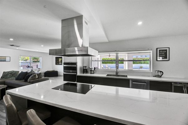 Interior, Kitchen, Recessed Lighting, Water
