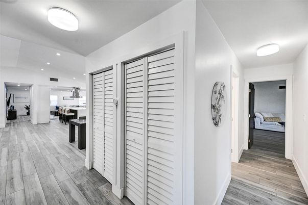 Interior, Recessed Lighting, Wood Texture Flooring