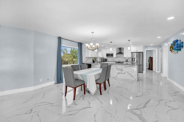 Chandelier, Dining room, Interior, Kitchen, Marble, Pendant Lights, Recessed Lighting, Stainless Steel Appliances