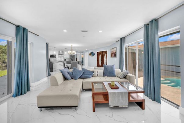 Chandelier, Dining room, Interior, Kitchen, Living room, Marble, Pendant Lights, Recessed Lighting, Stainless Steel Appliances