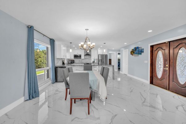 Chandelier, Dining room, Interior, Kitchen, Marble, Recessed Lighting, Stainless Steel Appliances