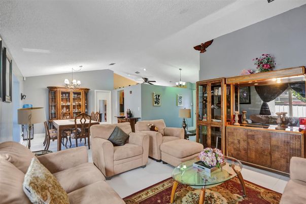 Chandelier, Dining room, Interior, Living room