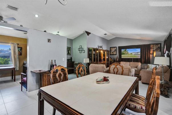 Dining room, Interior, Living room, Recessed Lighting