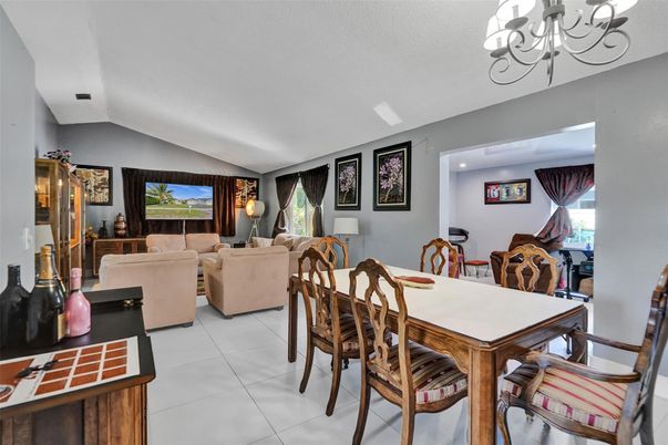 Chandelier, Dining room, Interior, Living room