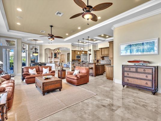 Dining room, Interior, Kitchen, Living room, Pendant Lights, Recessed Lighting, Stainless Steel Appliances