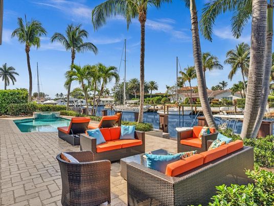 Exterior, Pool, Water