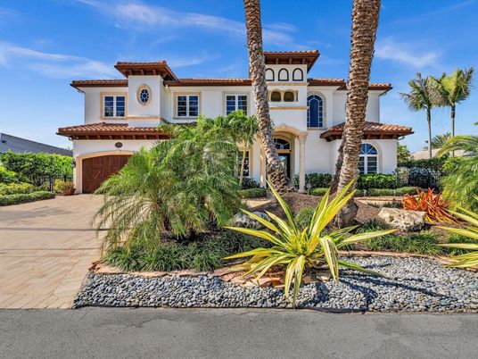 Attached, Exterior, Facade, Mediterranean