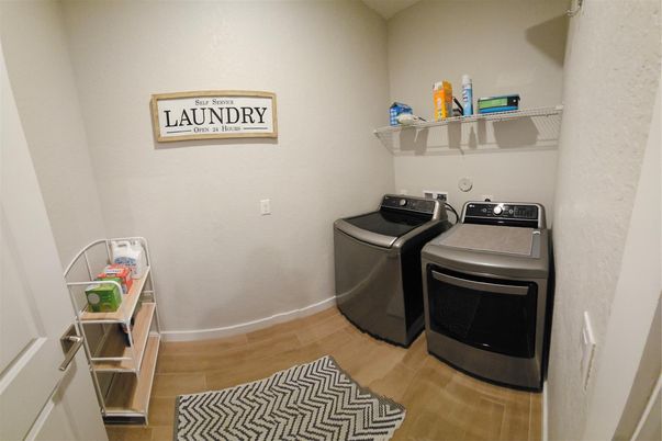 Interior, Washer, Wood Texture Flooring