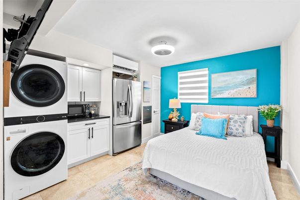 Bedroom, Interior, Kitchen, Stainless Steel Appliances, Washer