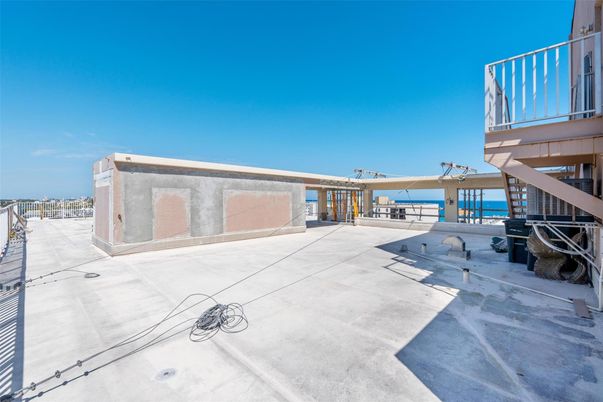 Exterior, Pool, Water
