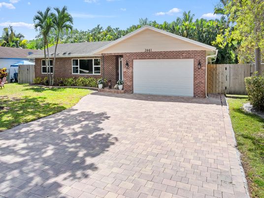 Attached, Exterior, Facade, Brick Facade, Ranch