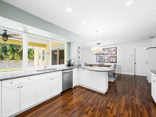 Chandelier, Dining room, Interior, Kitchen, Pendant Lights, Recessed Lighting, Wood Texture Flooring