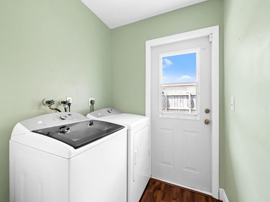 Interior, Washer, Wood Texture Flooring