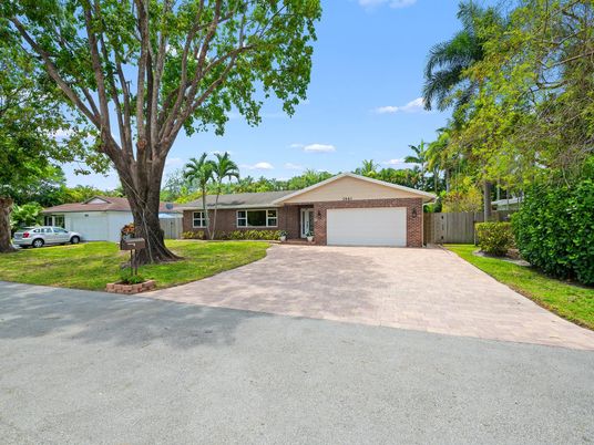 Attached, Backyard, Exterior, Facade, Brick Facade, Ranch
