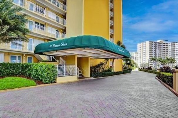 Exterior, Facade, Condo Building