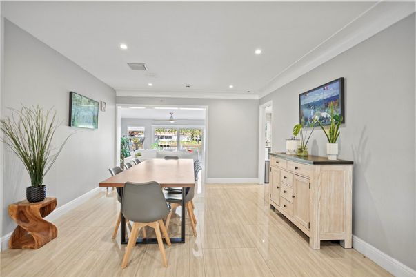 Dining room, Interior, Recessed Lighting