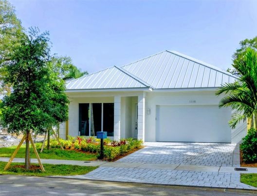 Attached, Exterior, Facade, Ranch